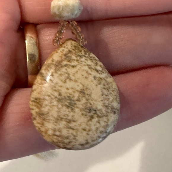 Lovely earthy tone stone and glass beaded necklace - Picture 5 of 7